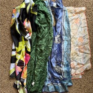 Women’ high quality scarf lot